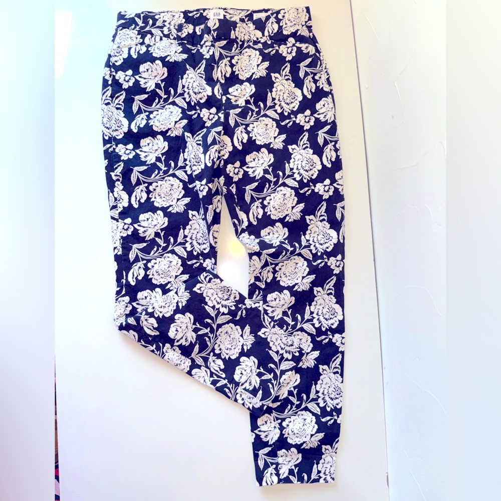 GAP SIGNATURE SKINNY ANKLE NAVY & WHITE FLORAL PANTS SZ 8